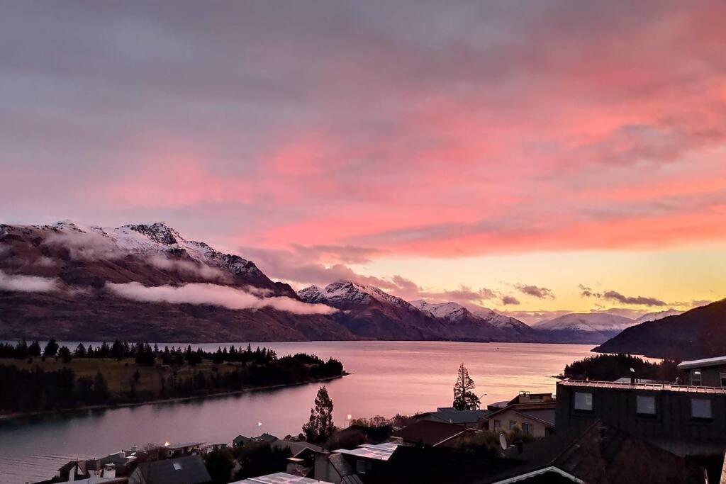 Lovely Apartment- Amazing Lake & Mountain Views Queenstown Bagian luar foto